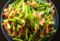 #合理膳食 营养健康进家庭#蒜薹肉片白玉菇的做法