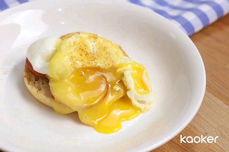 班尼迪克蛋｜一口流心！在家搞定brunch，还去什么西餐厅！的做法