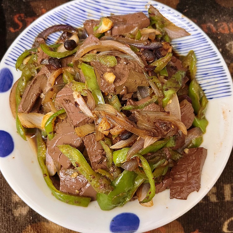 青椒炒鸭血（快手减脂菜）的做法