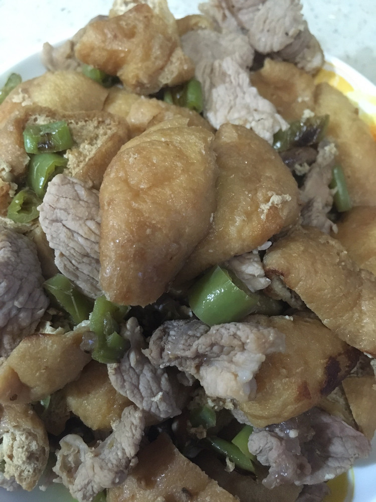 油豆腐炒肉的做法