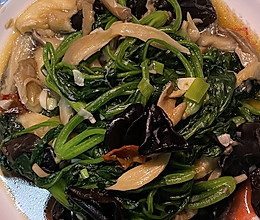 #美味开学季#菠菜黑木耳烩平菇的做法
