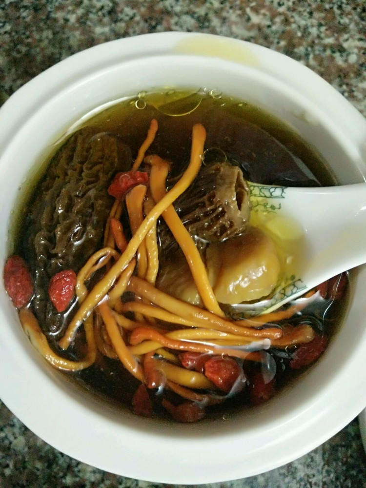乌鸡板栗菌菇汤的做法