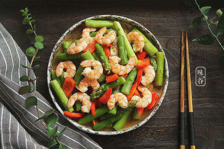 芦笋炒虾仁的做法
