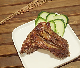 #肉食者联盟# 用烤箱也可以做出幼嫩酥软、余香满口的烤羊排的做法