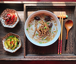 田头菇炖老鸡粉的做法