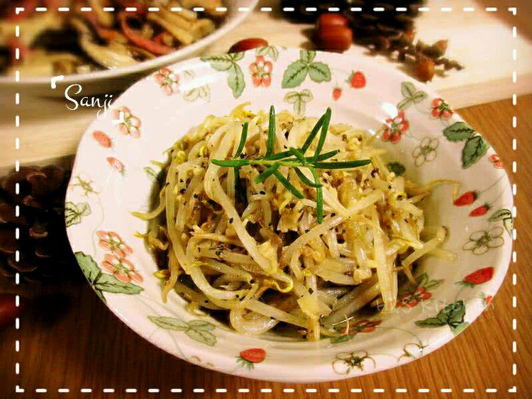 「海贼王Sanji料理」③约瑟夫の炒豆芽（69话）的做法