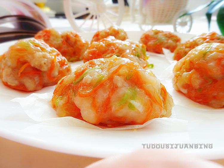 胡萝卜水晶圆子,简单蒸一蒸,筋道鲜香,孩子着迷了!的做法