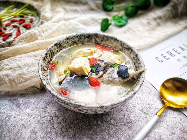 鱼头豆腐汤的做法