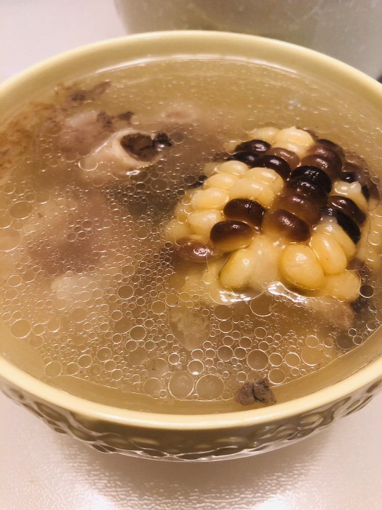 玉米猪蹄汤的做法