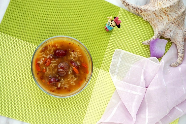 红枣枸杞桂圆糯米粥的做法