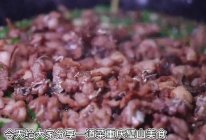 #吃出健康，解决假胖#最极致的麻和辣！你一定要试试这道尖椒兔的做法