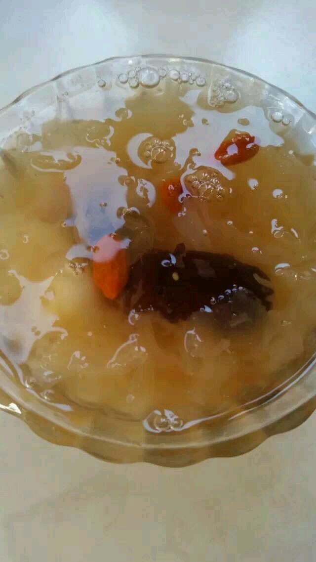 冰糖银耳莲子羹的做法