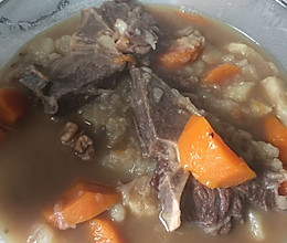 胡萝卜土豆炖牛骨的做法