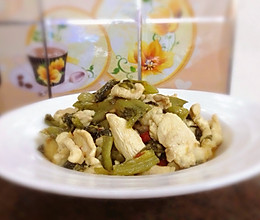 酸菜辣炒鸡肉的做法