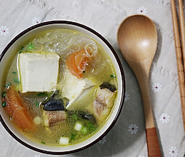 孕妈利尿消肿：黄骨鱼番茄豆腐汤#舌尖上的春宴#的做法