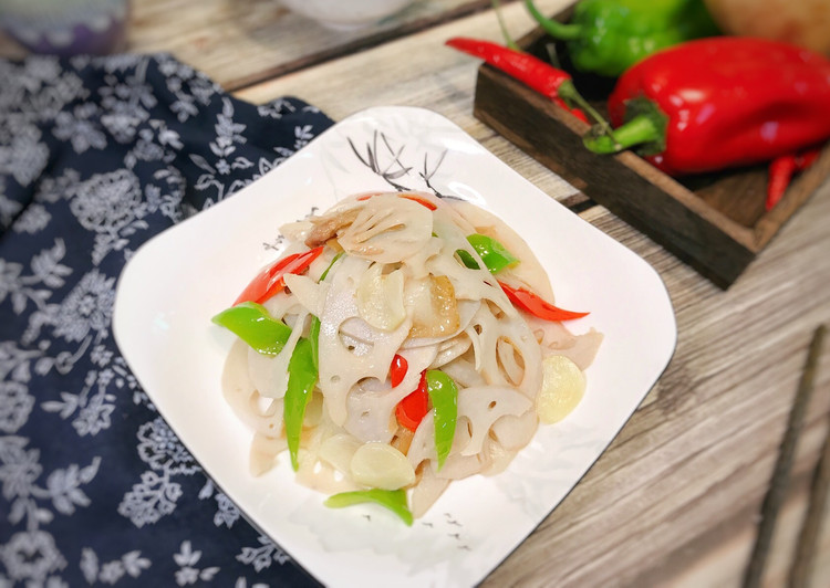 加点肥膘炒莲藕，原来味道可以这么好！的做法