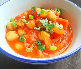 #换着花样吃早餐#简单好吃的西红柿炒虾丸鱼丸的做法