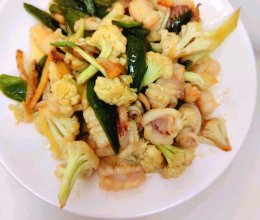 花菜炒鱿鱼的做法