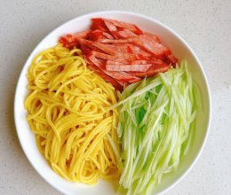 夏天的凉拌花生酱碱面条的做法