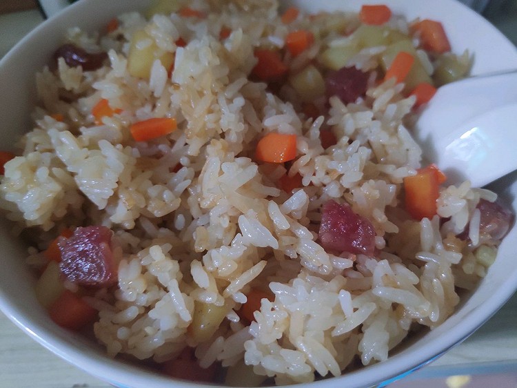 腊肠炒饭的做法