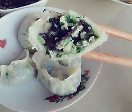 蘑菇韭菜木耳饺子的做法