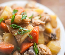 鸡肉炖土豆的做法