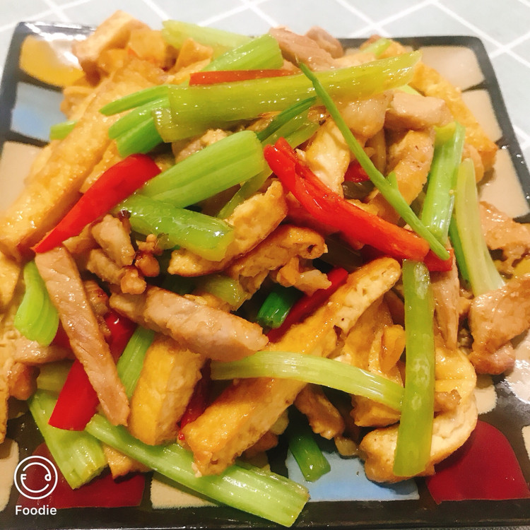 家常豆腐炒肉的做法