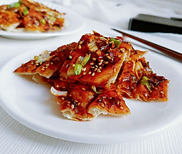 撒葱刷酱皱巴饼的做法