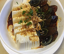 皮蛋拌豆腐的做法