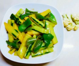 早餐快手菜  黄瓜青椒的做法