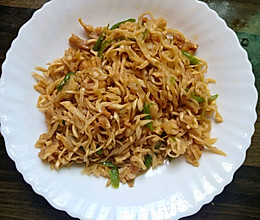 #美食新势力#白萝卜干炒肉的做法