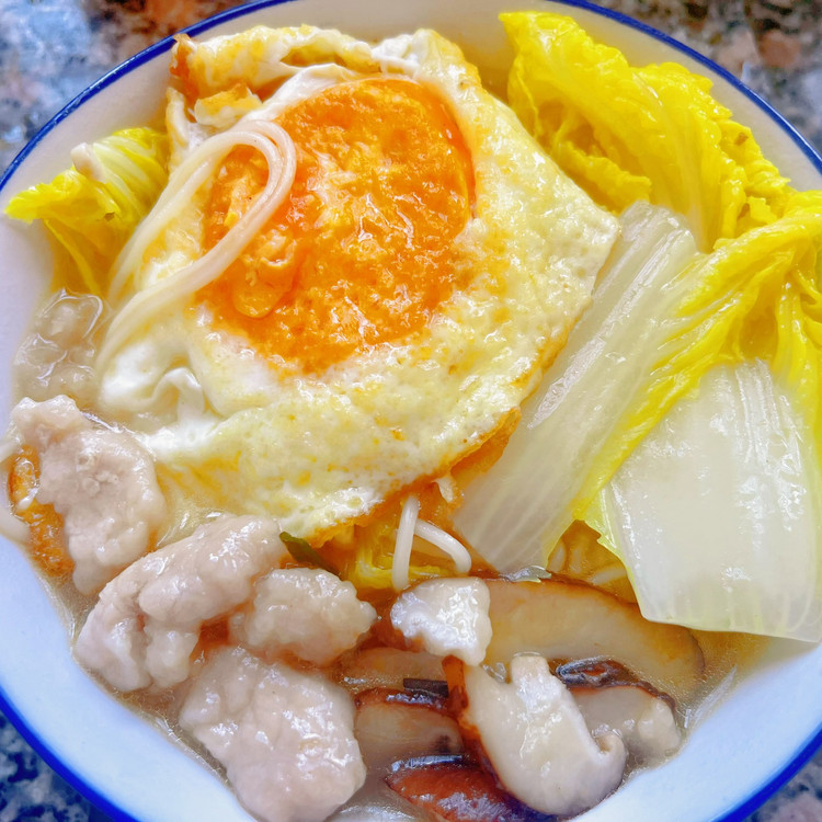 菌菇瘦肉鸡蛋面的做法