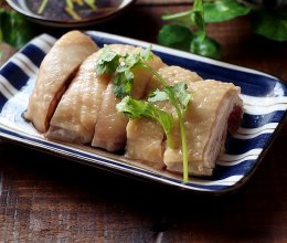 白切鸡放点它，清香不油腻，肉质嫩滑好吃，方法很简单的做法