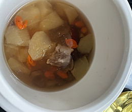 苹果黄芪红枣枸杞炖汤的做法
