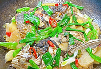 #感恩节为TA做顿饭#热乎乎的萝卜炖鱼头锅子的做法