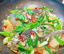 #感恩节为TA做顿饭#热乎乎的萝卜炖鱼头锅子的做法