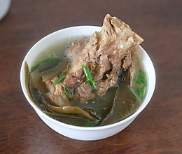 #流感季饮食攻略#香浓味美的海带猪筒骨汤的做法