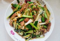 灌肠炒蒜苗的做法