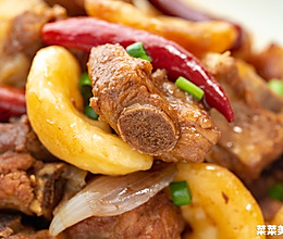 菱角焖排骨|软糯鲜甜的做法