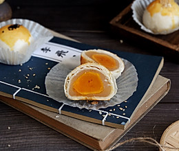 莲蓉蛋黄酥的做法