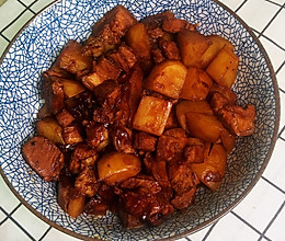 好吃不腻土豆炖肉的做法