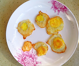 #麦子厨房#小红锅出品：宝宝早餐冰冻鸡蛋煎小片的做法