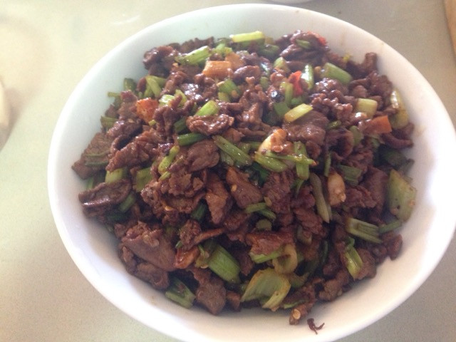 芹菜炒牛肉的做法