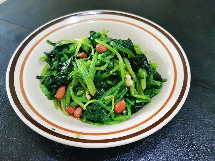 果仁菠菜的做法