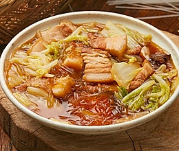 【猪肉炖粉条】猪肉粉条大白菜，家家烧人人爱！的做法