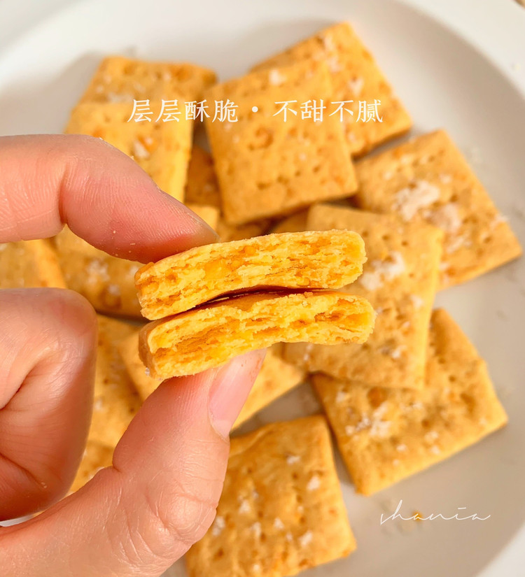 酥到掉渣！一次成功的咸蛋黄饼干的做法