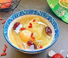 深秋气候干燥，在家做碗，甘甜清爽，补血润肺的苹果枸杞汤的做法