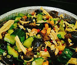 凉拌腐竹木耳青瓜的做法