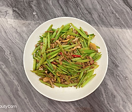 芹菜炒肉的做法