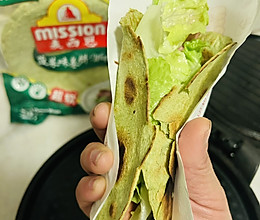 #节日美味就这么简单#火腿肠卷饼的做法